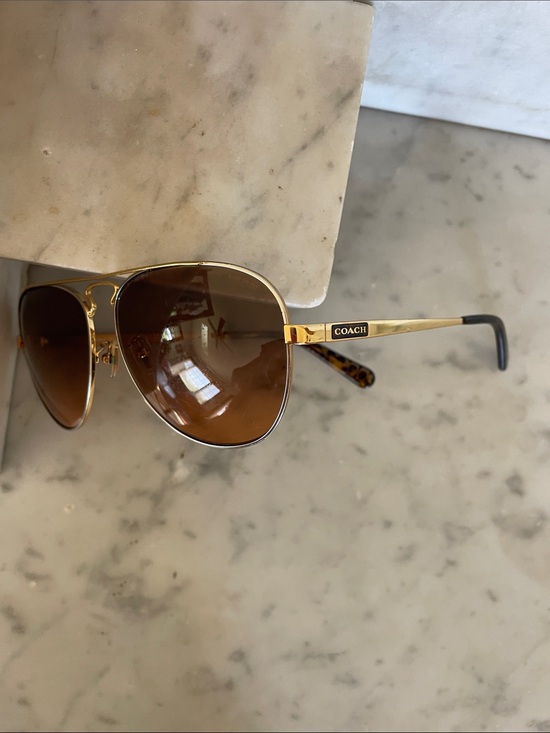 COACH Fashion Pilot Aviator Gold Frame Sunglasses Amber Brown Lenses main image 13